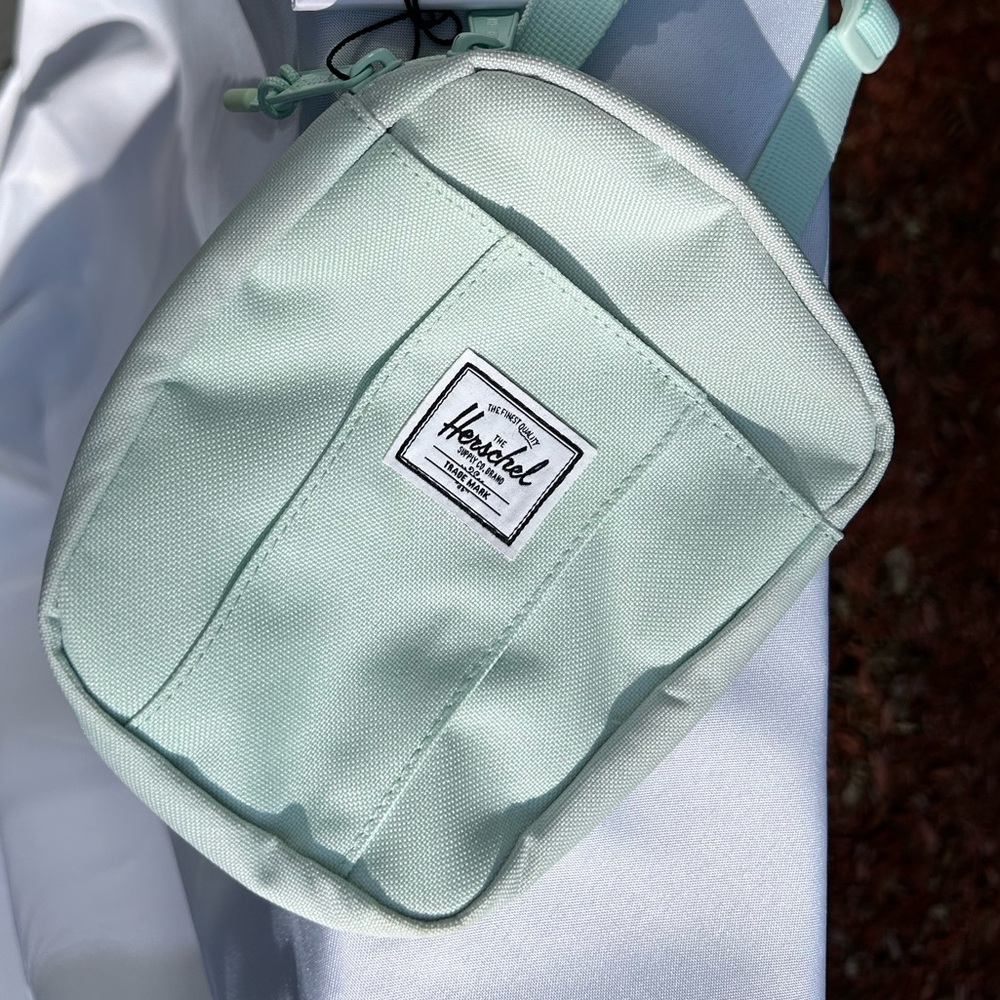 NWT Herschel Cruz Crossbody – Glacier Light teal)